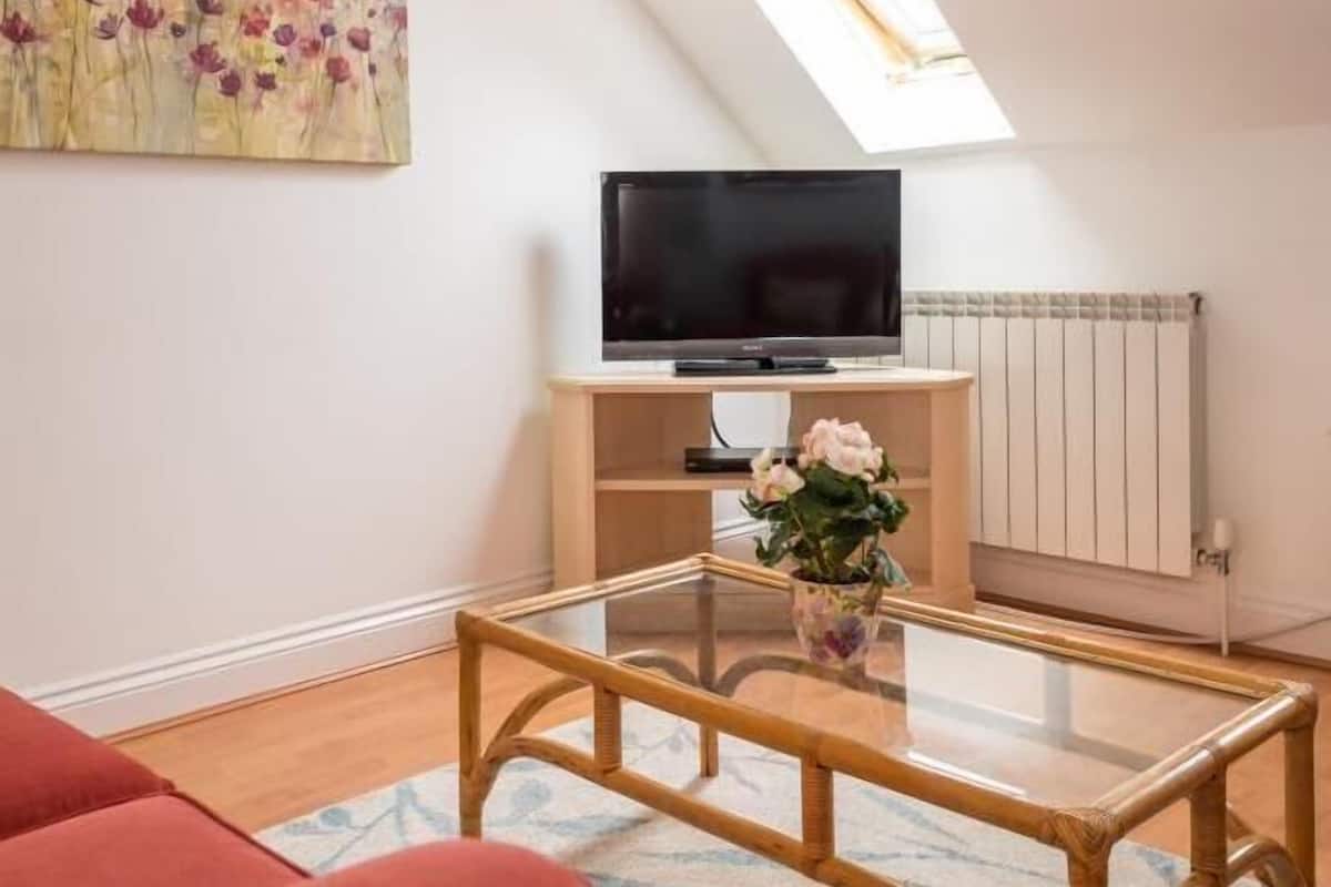 Superior-Ferienhaus, 3 Schlafzimmer | Wohnzimmer | 32-Zoll-Flachbildfernseher mit Digitalempfang, Fernseher, DVD-Player