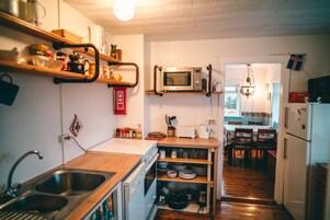 Family House, 3 Bedrooms, Partial Ocean View, Sea Facing | Private kitchen | Full-size fridge, microwave, oven, stovetop