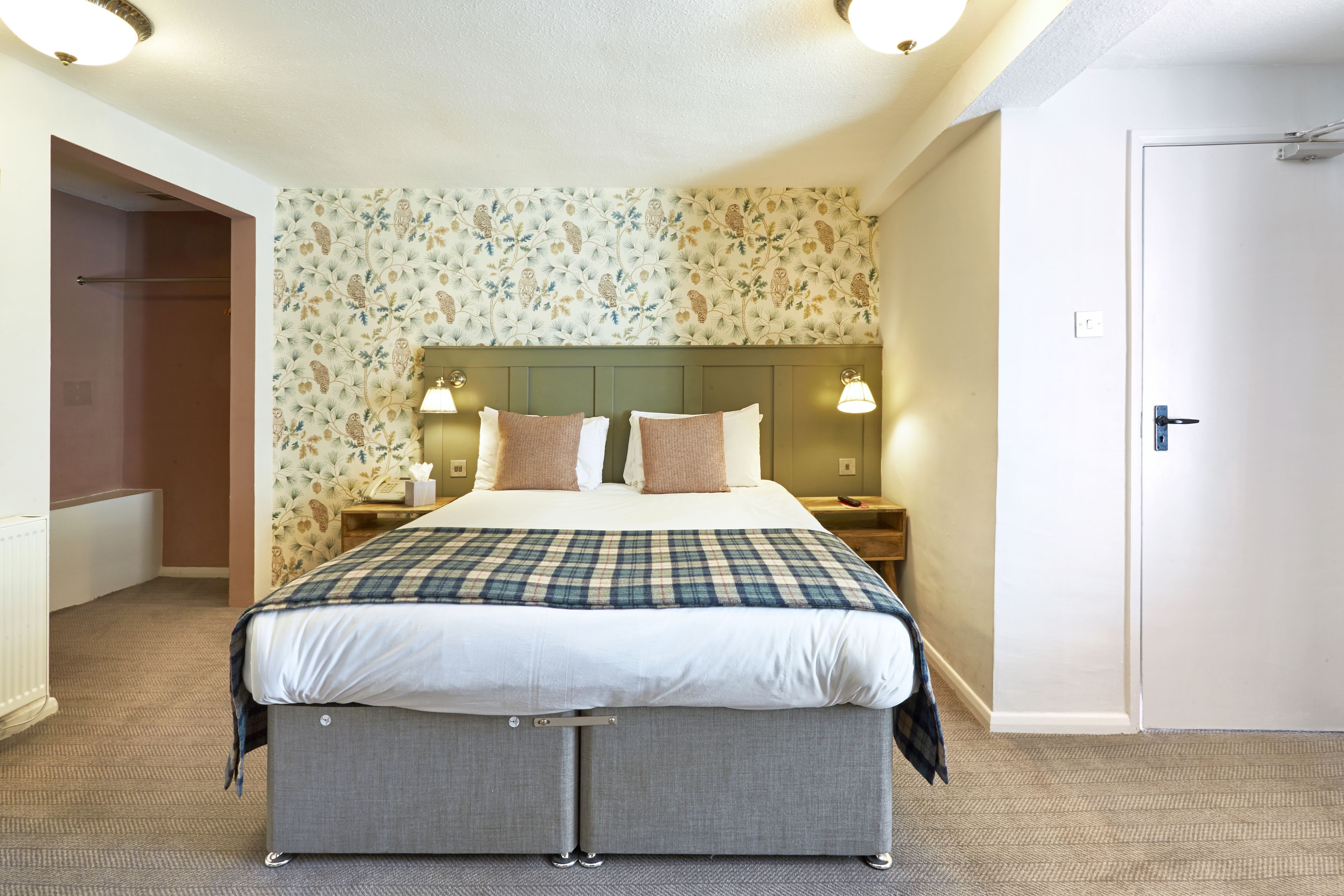 superior double room, 1 double bed | individually decorated, individually furnished, desk, iron/ironing board
