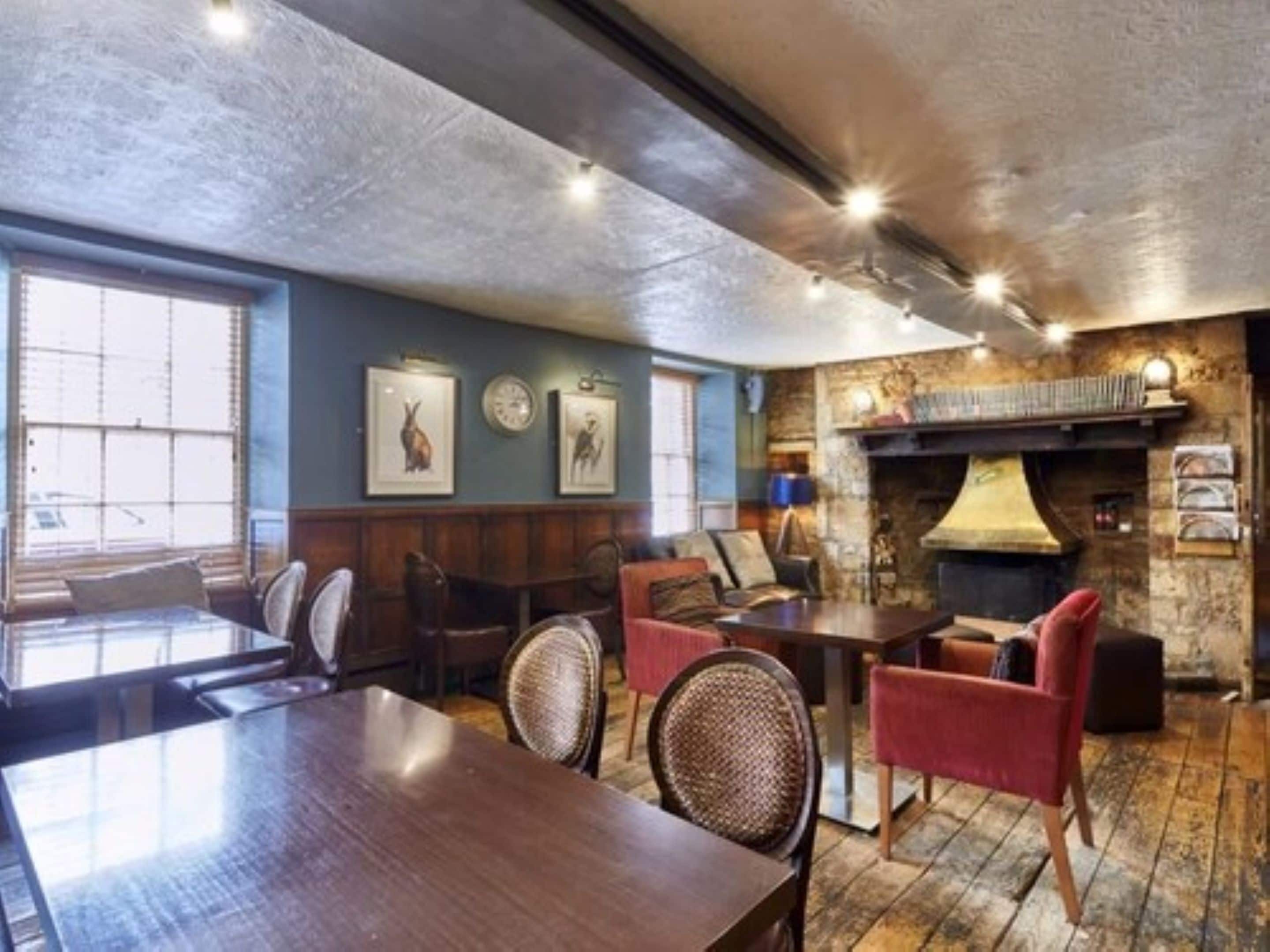 serves lunch and dinner