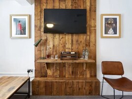 Habitación doble superior, 1 cama doble | Televisión