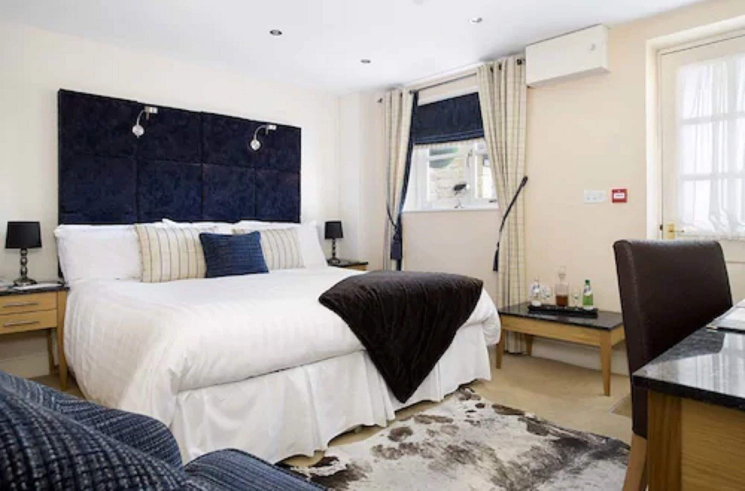 superior double or twin room, 1 bedroom | individually decorated, individually furnished, desk, iron/ironing board