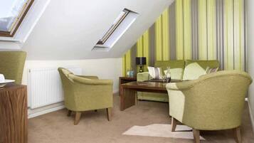 Premier Double or Twin Room, 1 Bedroom | Living room | Flat-screen TV