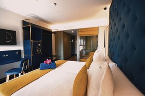 Deluxe Twin Room (2 adults) | Minibar, in-room safe, desk, blackout drapes