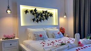 Phòng Deluxe, 1 giường cỡ king, không hút thuốc, phòng tắm riêng | Bộ đồ giường kháng dị ứng, minibar, bàn 