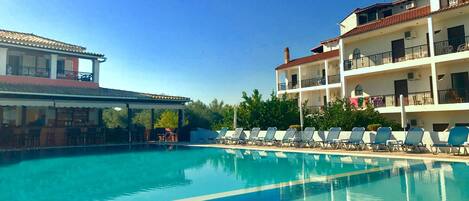 Sæsonbestemt udendørs pool