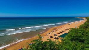 Gần bãi biển, quán bar trên bãi biển 