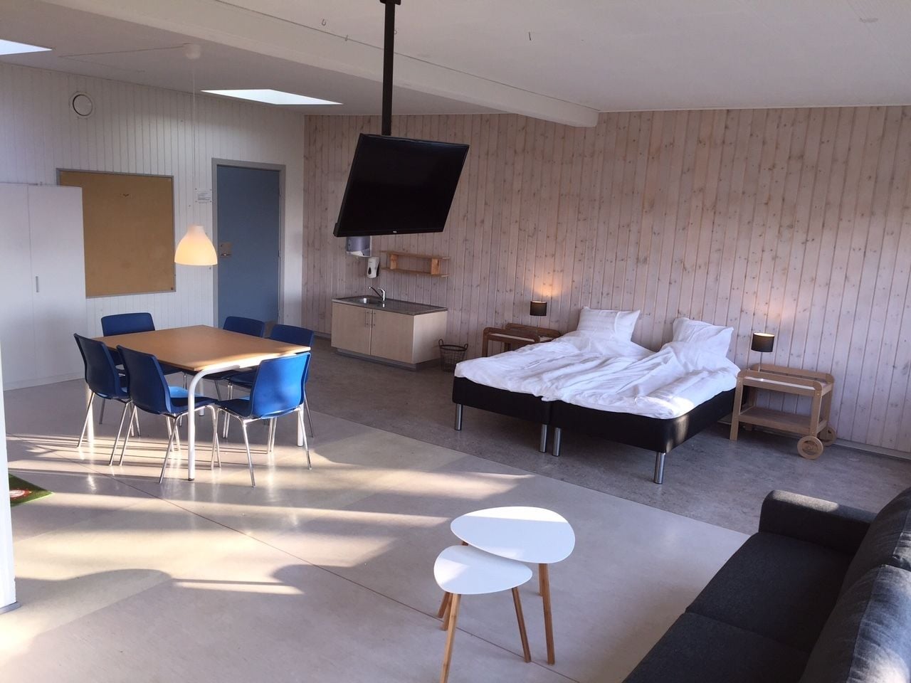 Big Studio Apartment with Private Bathroom & Kitchenette | Living area