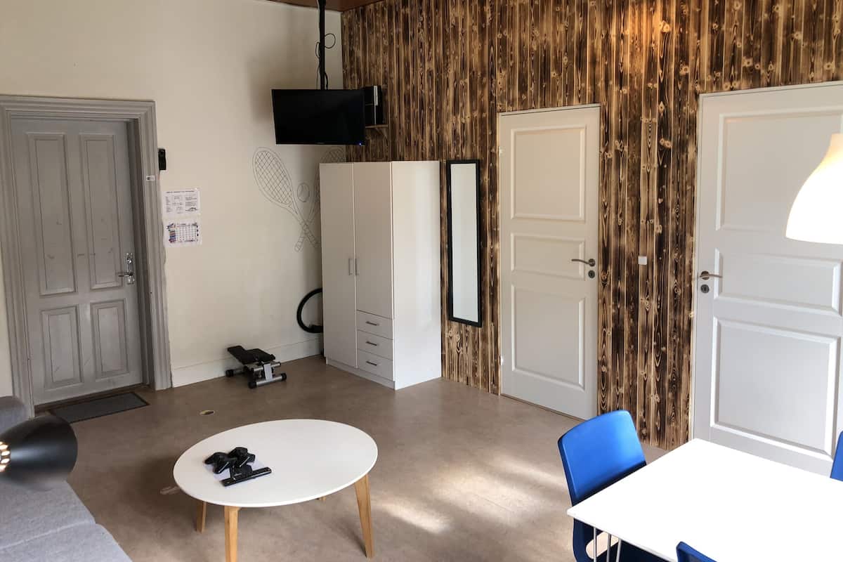 Two-Bedroom Apartment with Private Bathroom and Kitchenette | Minibar, laptop workspace, WiFi (free), individually decorated