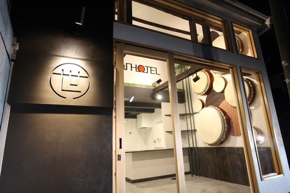 Exterior - SEKAI HOTEL Tsuki (Osaka)