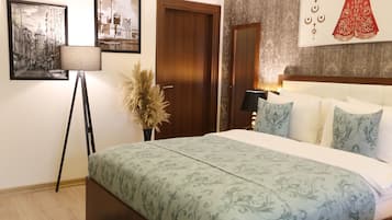 Single Room | Egyptian cotton sheets, premium bedding, memory-foam beds, minibar