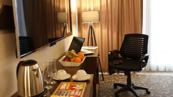 Kamar Single | Seprai katun Mesir, seprai premium, busa memori, dan minibar