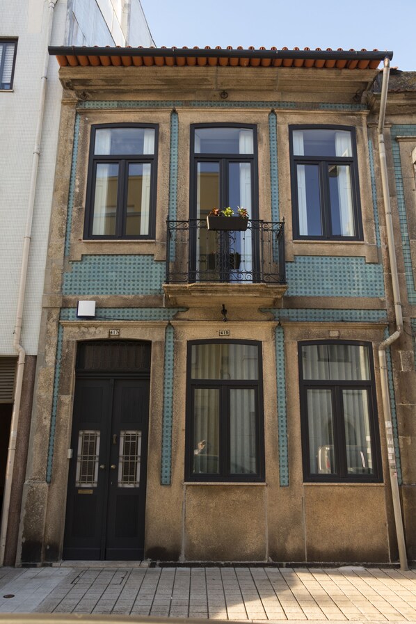 Front of property - Casa Velha Guesthouse (Porto)