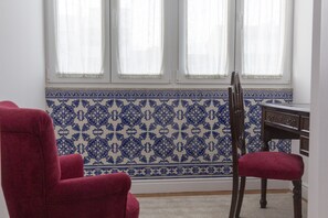 Suite, Private Bathroom | Ruang tamu