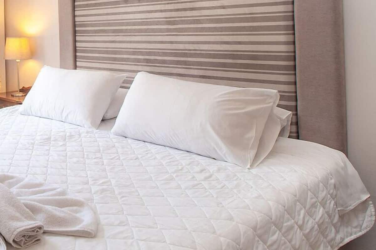 Hypo-allergenic bedding, iron/ironing board, free WiFi, bed sheets