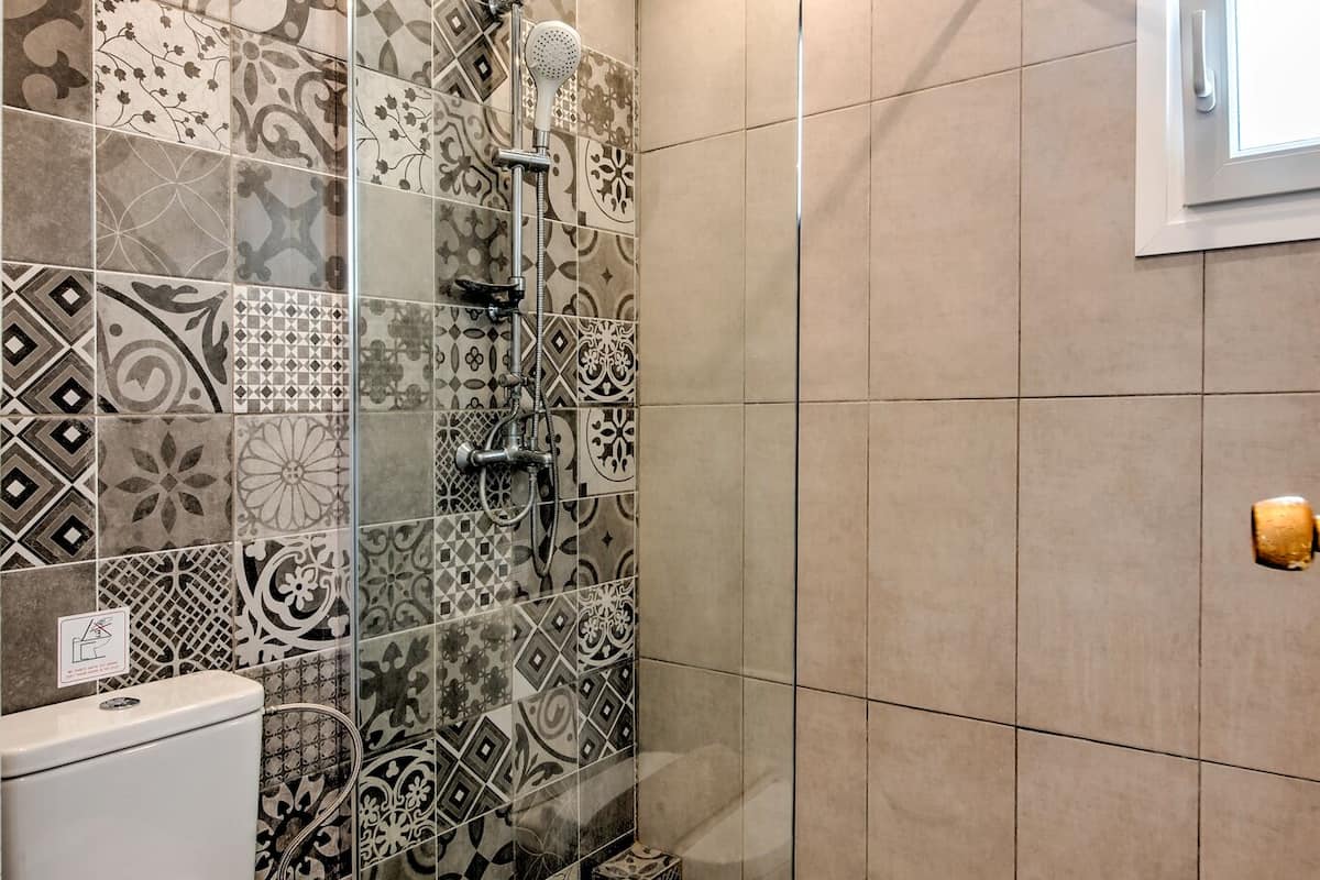 superior room, sea view | bathroom | shower, free toiletries, hair dryer, bathrobes