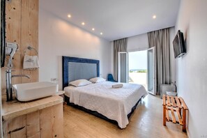 Hypo-allergenic bedding, iron/ironing board, free WiFi, bed sheets - Anamar Santorini (Santorini)