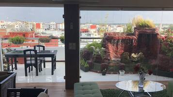Apartament prèmium | Sala d'estar | Televisor