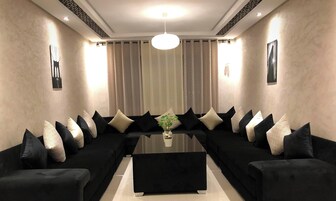 Apartamento Confort, 2 habitaciones, cocina, vistas a la ciudad | Zona de estar | Una televisión
