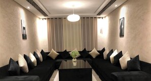 Comfort Apartment, 2 Bedrooms, Kitchen, City View | Living area