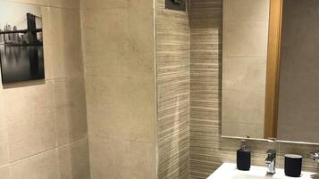 Comfort Apartment, 2 Bedrooms, Kitchen, City View | Bathroom | Shower, free toiletries, hair dryer, towels