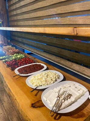 Free daily buffet breakfast  - Yeldegirmeni Bungalow Hotel (Fethiye)
