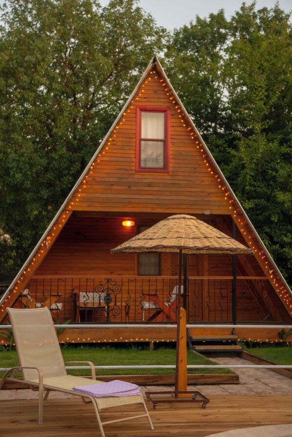 Familiekamer | Woonruimte | Een 42-inch lcd-televisie met satellietzenders en televisie