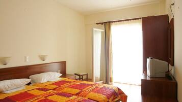 Double Room | Minibar, desk, soundproofing