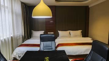 Family Room | Desk, blackout drapes, iron/ironing board, free WiFi