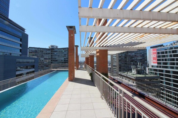 Inomhuspool och en säsongsöppen utomhuspool