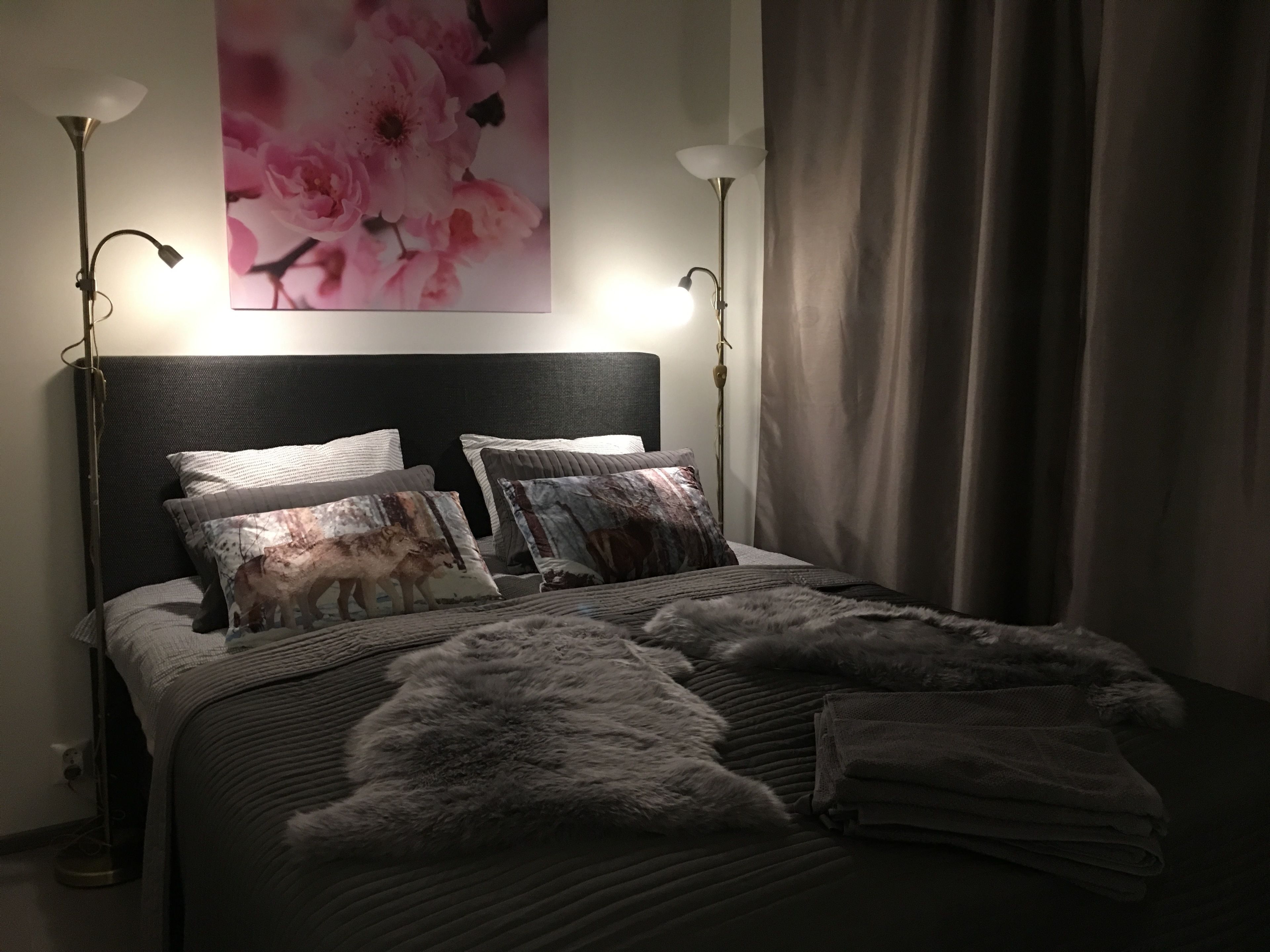 1 dormitorio, ropa de cama de alta calidad, escritorio