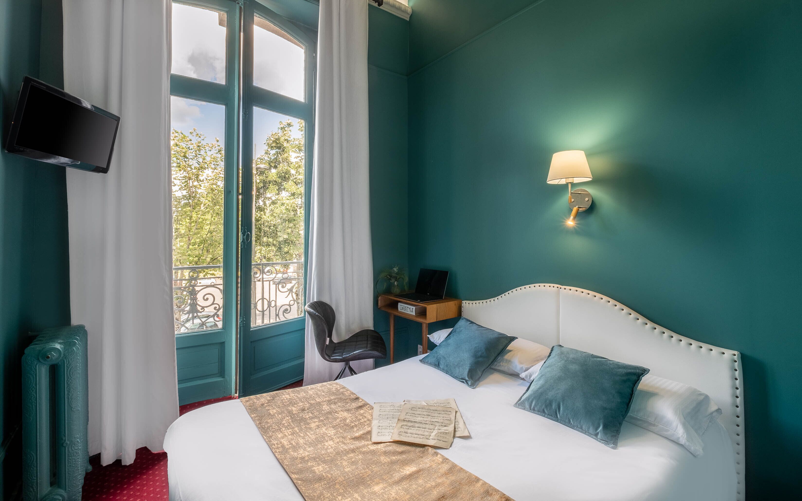 individually decorated, desk, soundproofing, free wifi