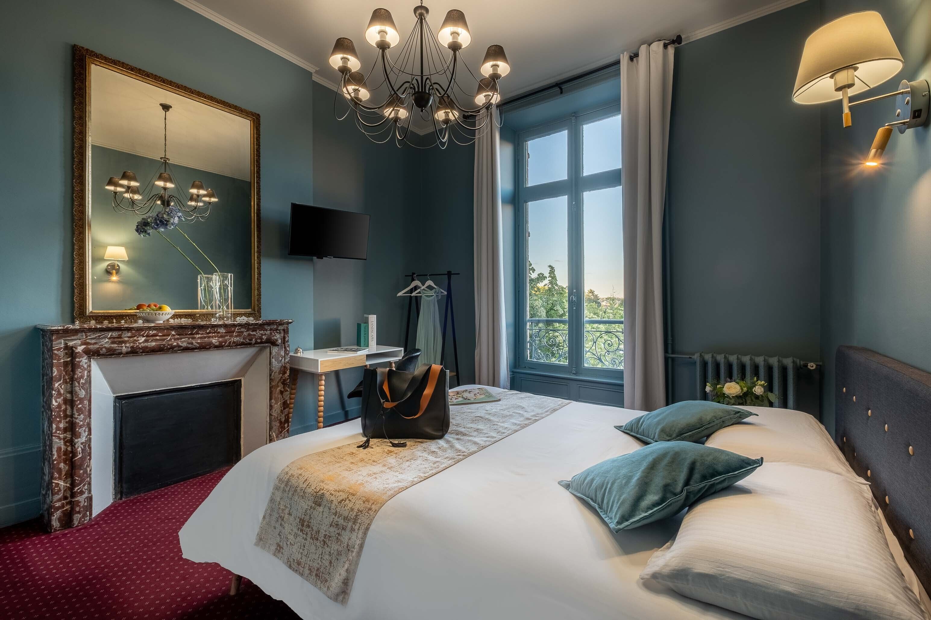 individually decorated, desk, soundproofing, free wifi