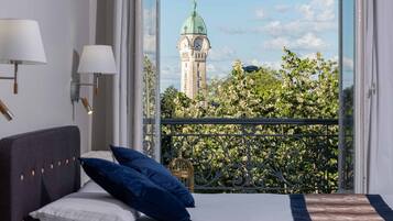 Individually decorated, desk, soundproofing, free WiFi