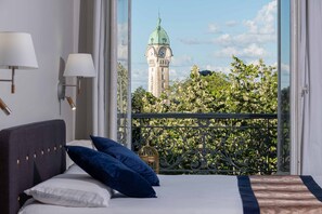 Decoración personalizada, escritorio, insonorización y wifi gratis