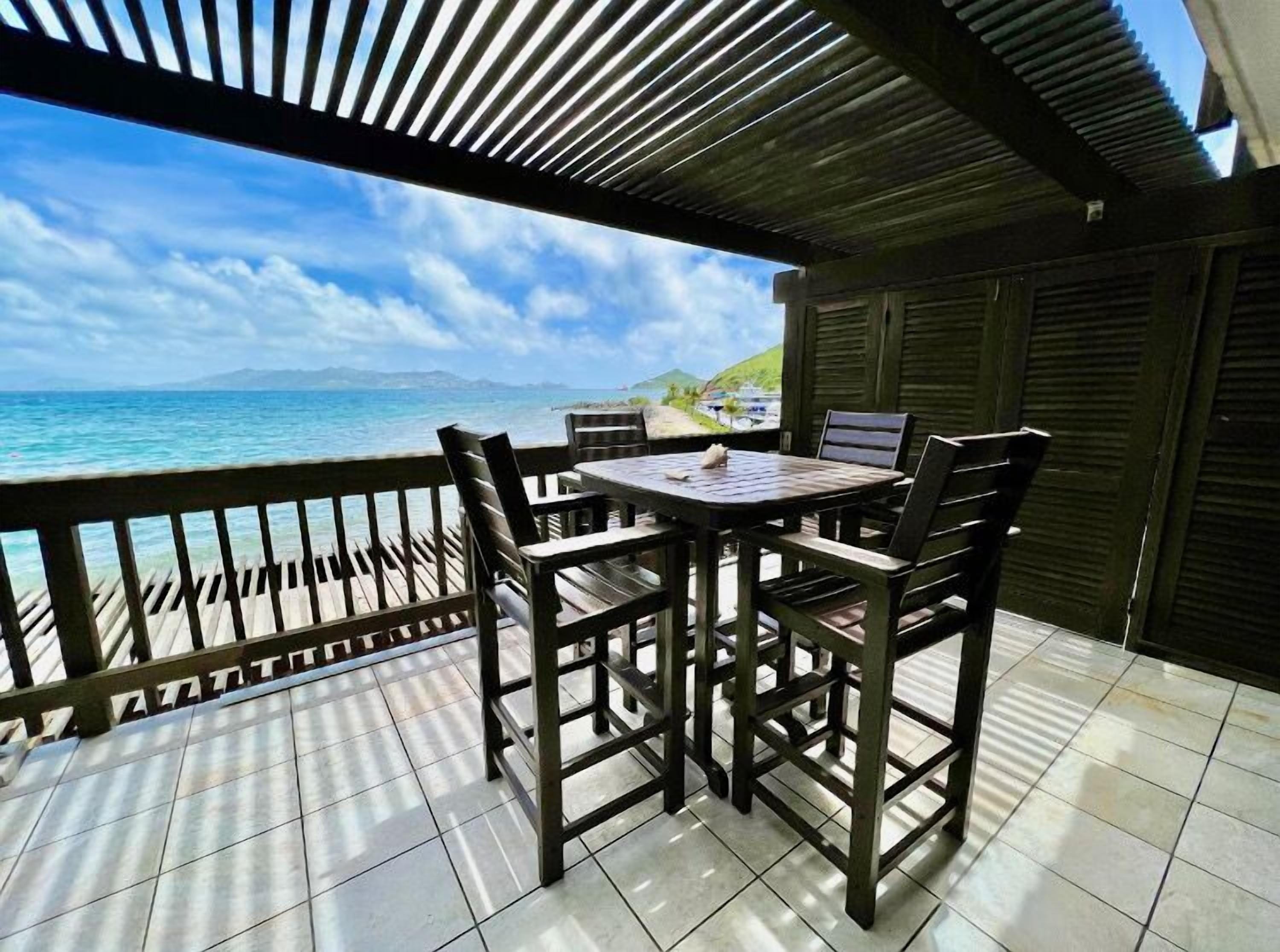 luxury apartment | premium bedding, down duvets, in-room safe, laptop workspace