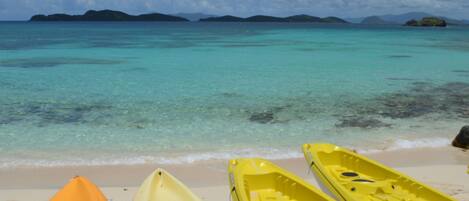 Sur la plage, sable blanc