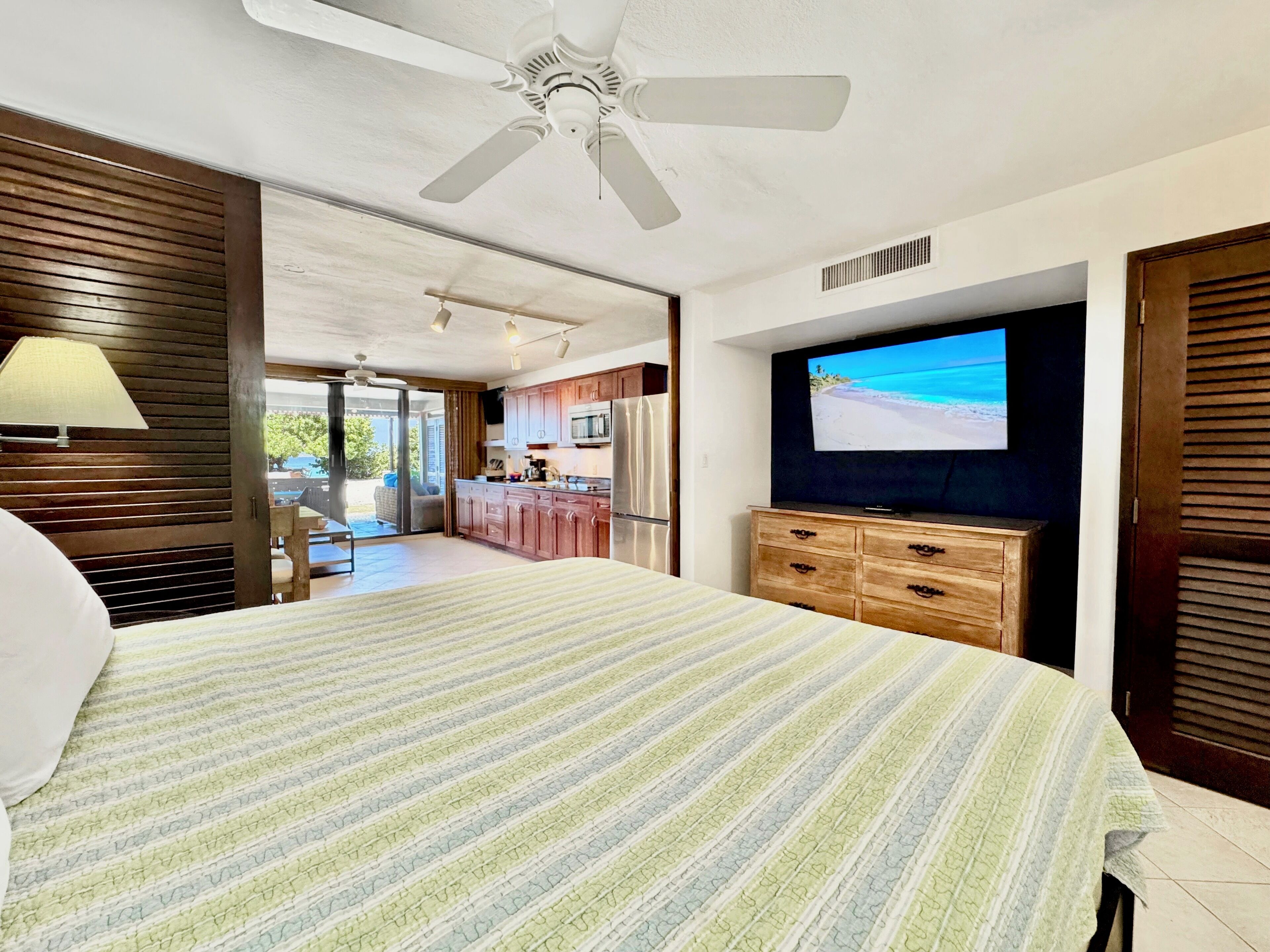 luxury apartment, 1 king bed with sofa bed, balcony, oceanfront a-104 | premium bedding, down duvets, in-room safe, laptop workspace