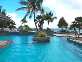 2 piscinas al aire libre