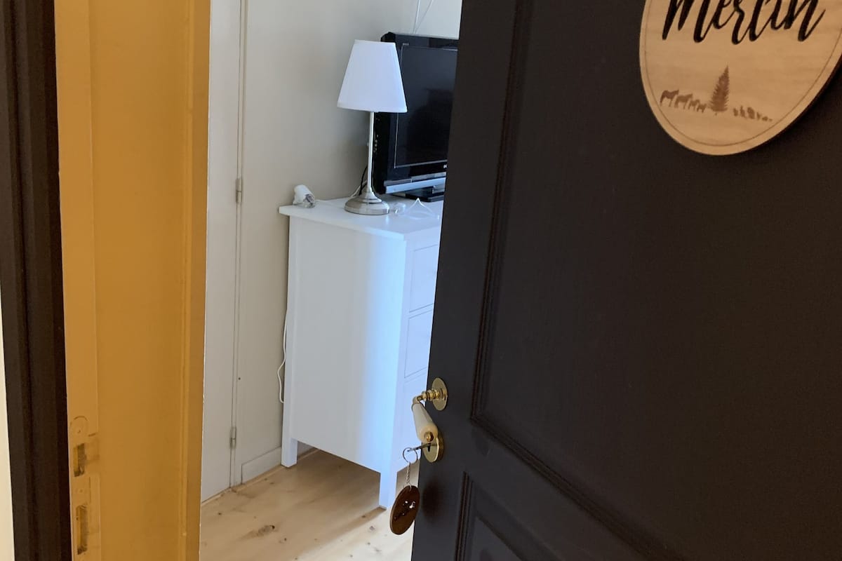 Family Room | Premium bedding, desk, laptop workspace, cots/infant beds