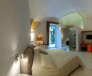 Habitación clásica con 1 cama matrimonial o 2 individuales | Sábanas italianas Frette, ropa de cama de alta calidad y edredón 