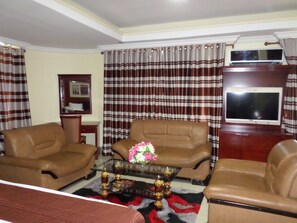 32-inch flat-screen TV with satellite channels, TV, fireplace - Don Suite Hotel (Dar es Salaam)