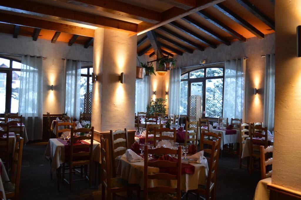 Lunch and dinner served, local cuisine