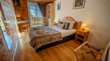 Chambre Quadruple Premium | Bureau, Wi-Fi gratuit, draps fournis