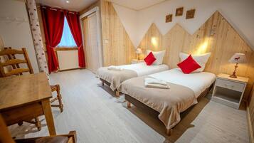 트윈룸 | 책상, 무료 WiFi, 침대 시트