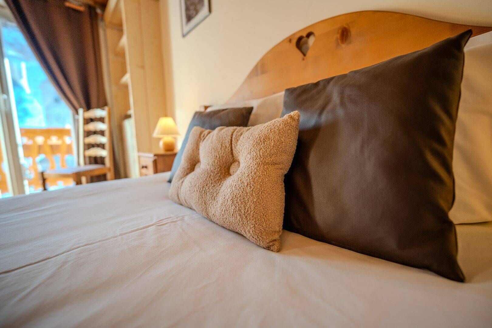 premium quadruple room | 1 bedroom, desk, free wifi, bed sheets