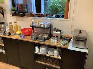 Daily buffet breakfast (EUR 13 per person) - Hôtel Monet (Honfleur)