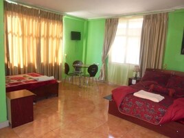 Caja de seguridad en la habitación y camas plegables/adicionales 