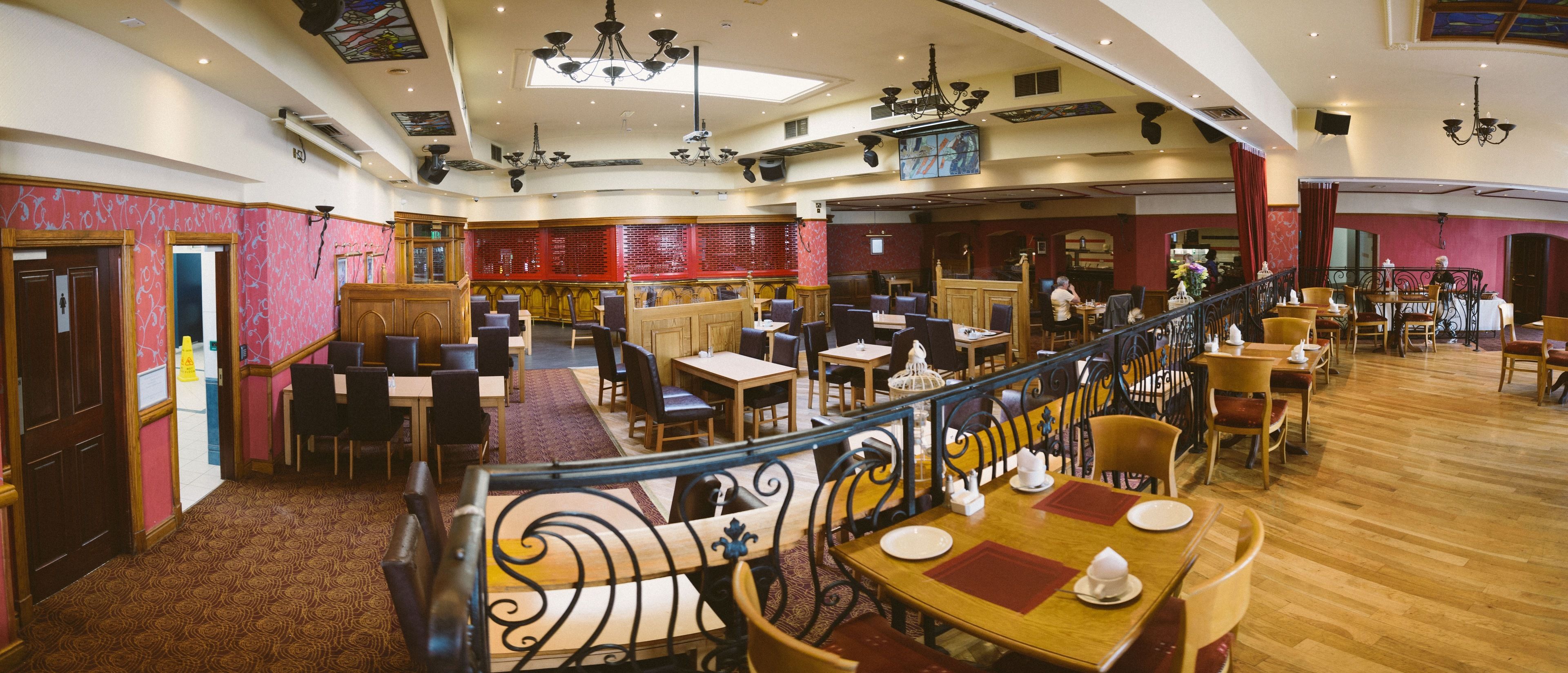 3 restaurants, breakfast served