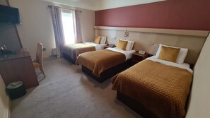 In-room safe, desk, iron/ironing board, free WiFi - Farnham Arms Hotel (Cavan)